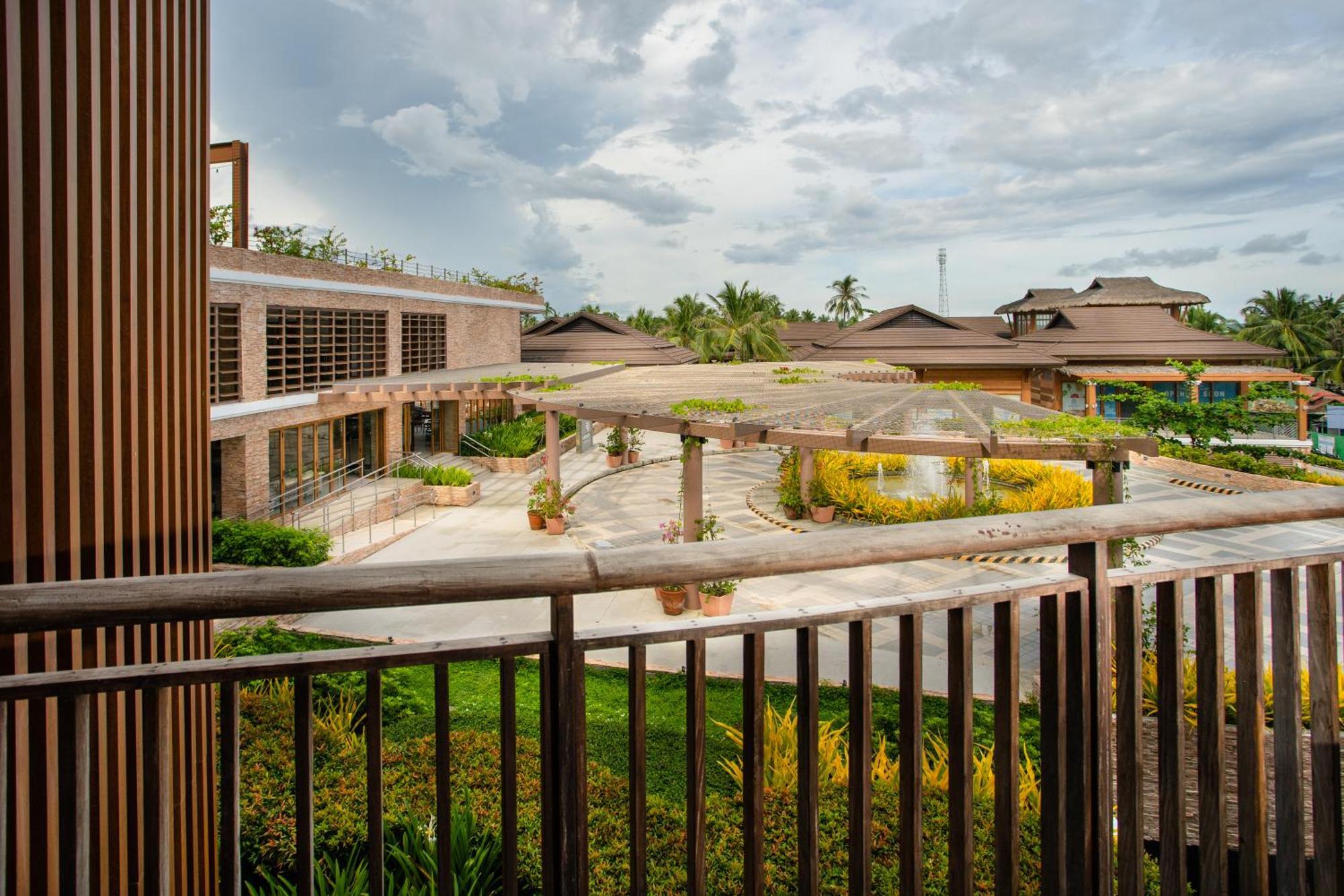 Modala Beach Resort Panglao-stad Buitenkant foto